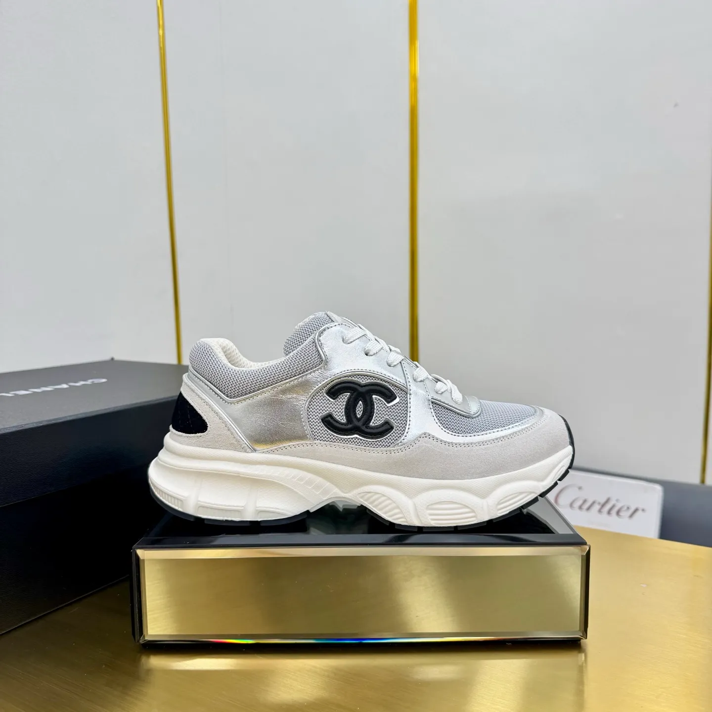 p700🐮🐮Upgraded version, upgraded version, upgraded version! No rebuttal accepted! ! ! ! Chanel Chanel dad shoes, couples' model for men and women - 2025 top casual sneakers in the counter. This classic design; the upper is electro-embroidered with various techniques; ❷The inner lining is made of: original Yangli + net ❸The outsole is based on: the original TPU combination outsole. The full set of boutique packaging for women 35–41